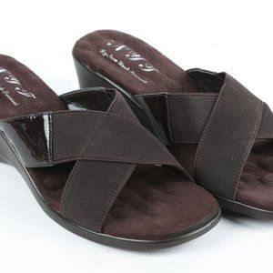 Like New! NEW YORK TRANSIT Elastic Band Wedge Sandals
